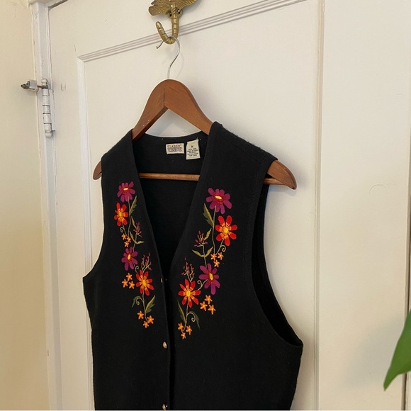 90s Vintage 100% Wool Black Embroidered Floral V Neck Vest Women's Cottagecore M - Picture 3 of 8